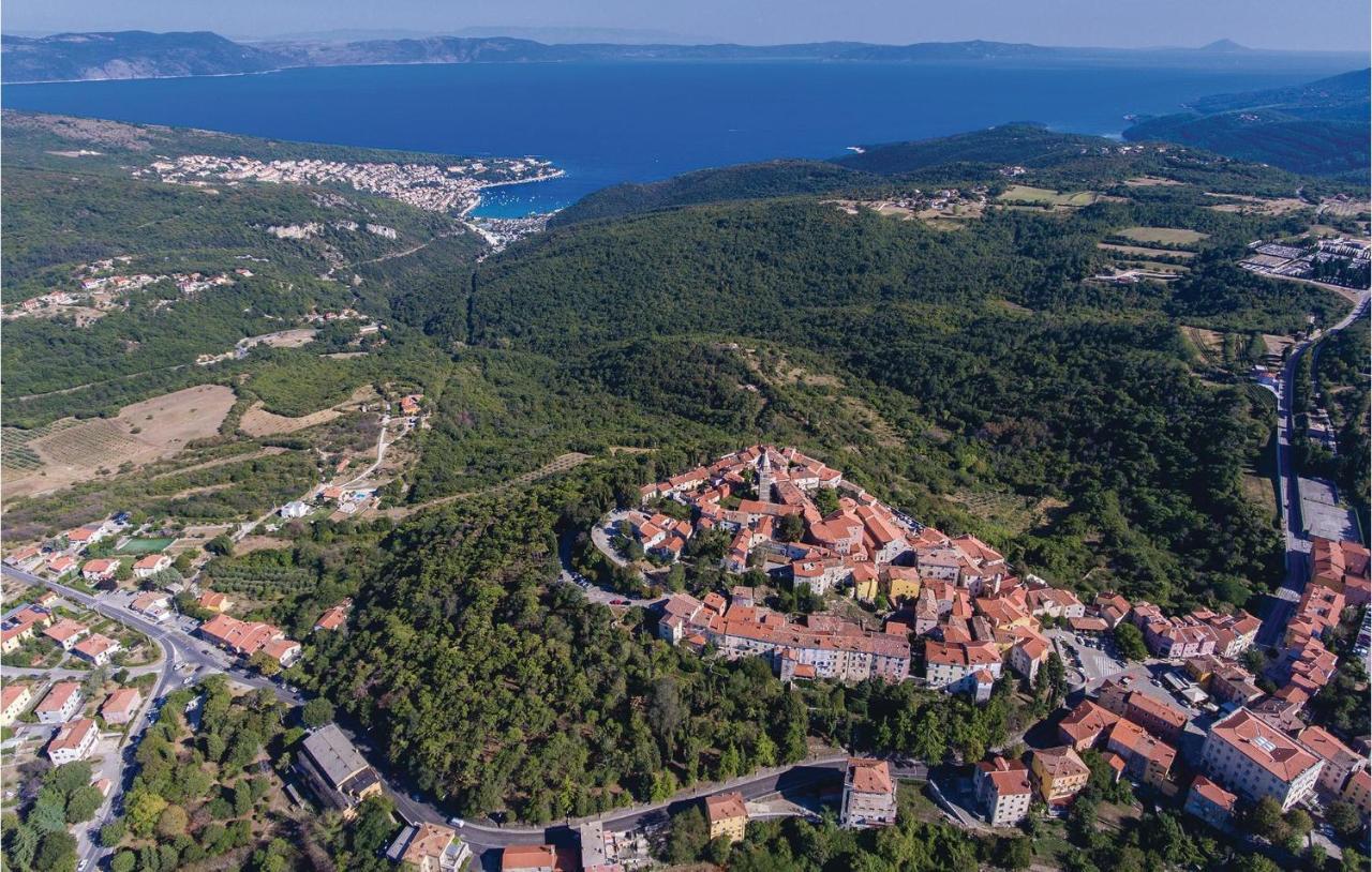 Cozy Apartment In Rabac With Kitchen Exterior foto