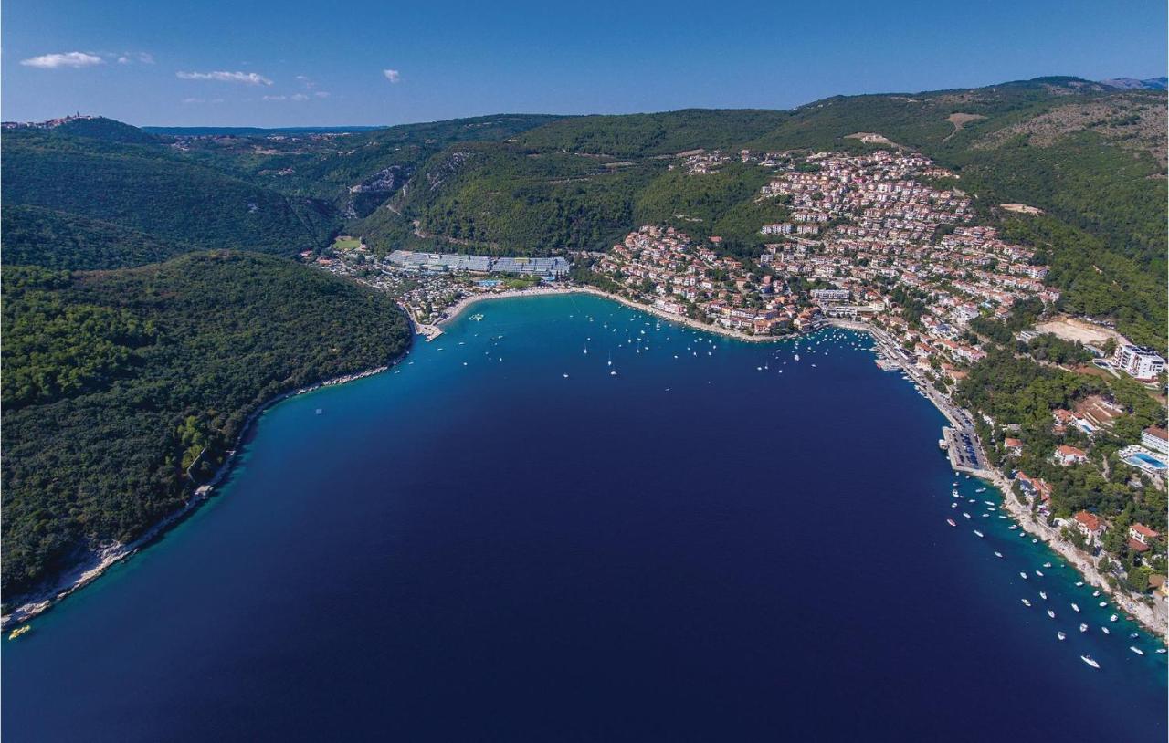 Cozy Apartment In Rabac With Kitchen Exterior foto